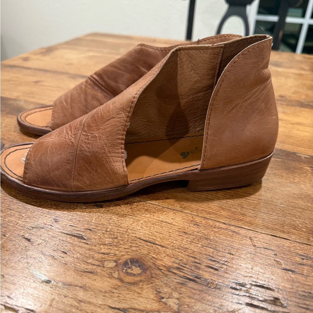 Free People Tan Open-Toe Leather Sandals